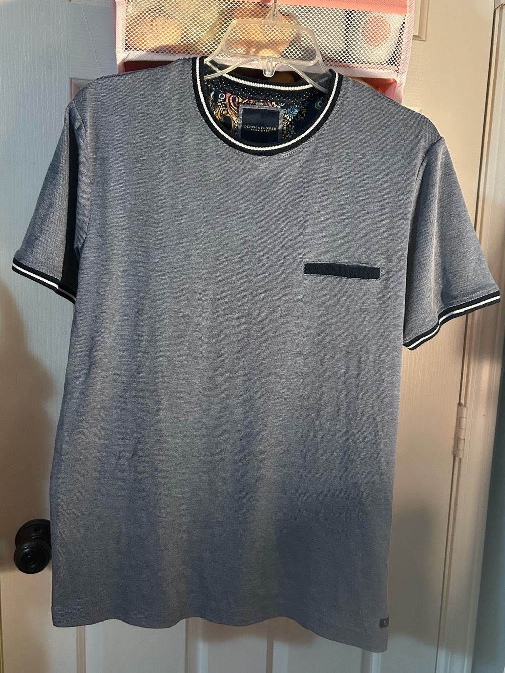 MENS DENIM & FLOWER BLUE TEE